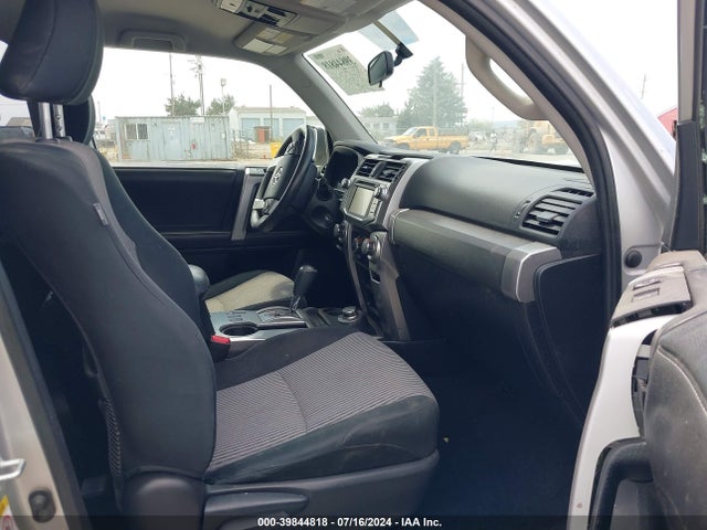 Toyota 4RUNNER SR5 2016 JTEBU5JR0G5342631 Image 5
