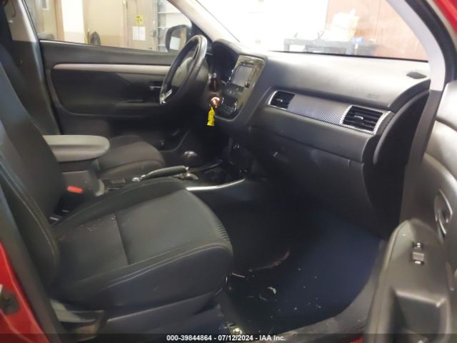 JA4AZ2A3XHZ033183 Mitsubishi Outlander Es