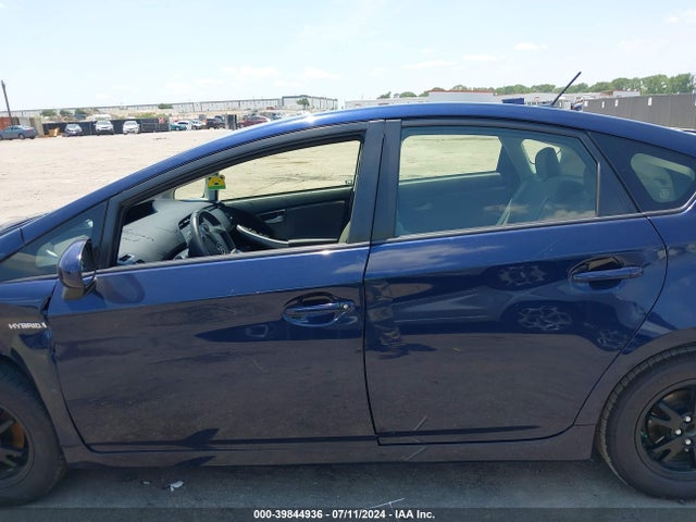 Toyota Prius Three 2015 JTDKN3DU9F0479603 Image 14