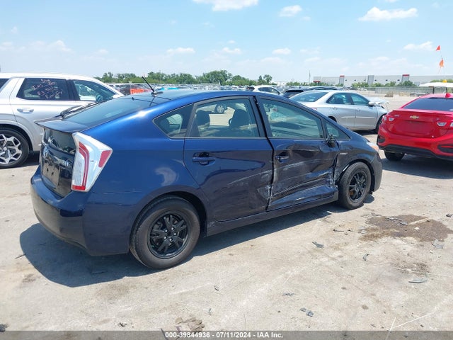 Toyota Prius Three 2015 JTDKN3DU9F0479603 Image 4