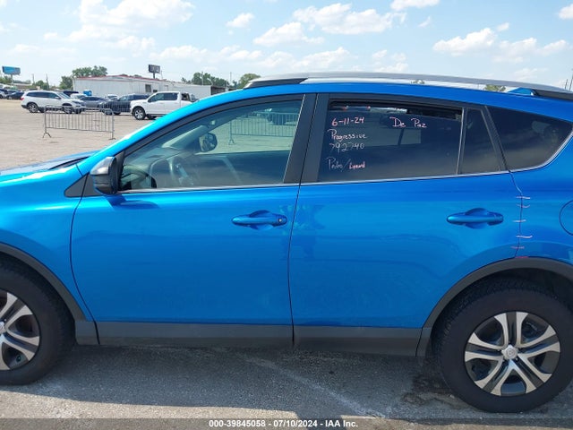Toyota RAV4 LE 2018 2T3BFREV9JW829985 Image 15