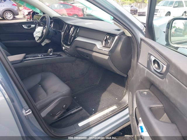 YV4L12RK0R1784484 Volvo Xc60 B5 Core Dark Theme