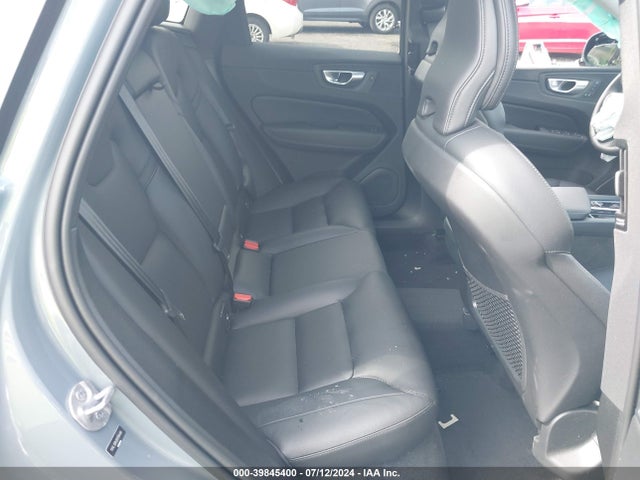YV4L12RK0R1784484 Volvo Xc60 B5 Core Dark Theme