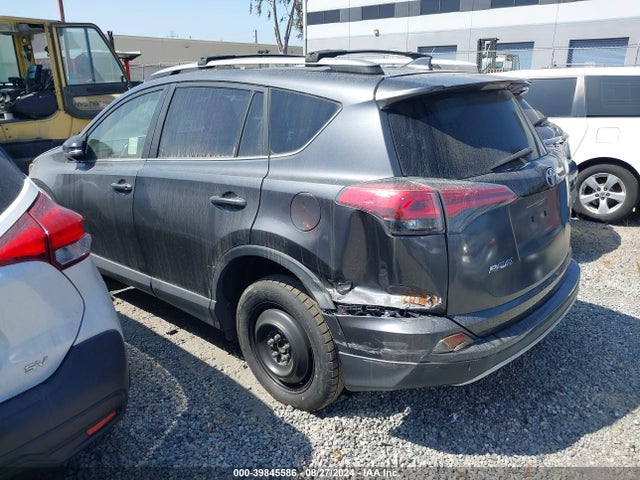 Toyota RAV4 SE 2017 JTMNFREV4HD102001 Image 3