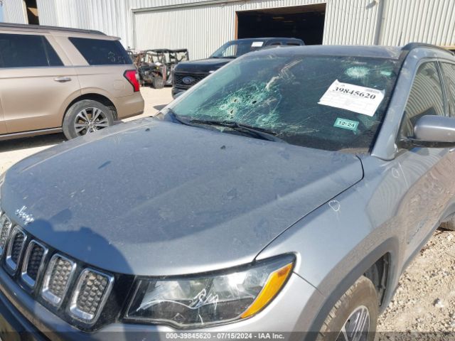 3C4NJCBB7JT494347 Jeep Compass Sun And Wheel Fwd