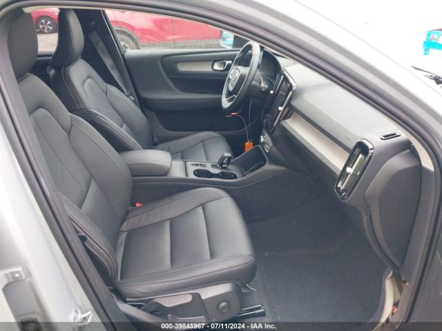 YV4L12UK9R2222925 Volvo Xc40 B5 Core Dark Theme