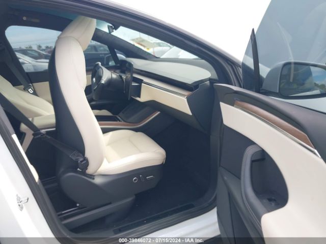 2022 TESLA MODEL X 7SAXCBE5XNF359793 Photo 4