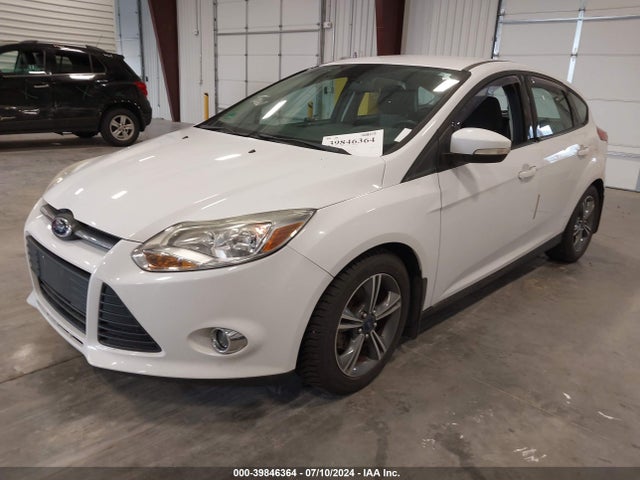 Ford FOCUS SE 2014 1FADP3K24EL179488 Image 2