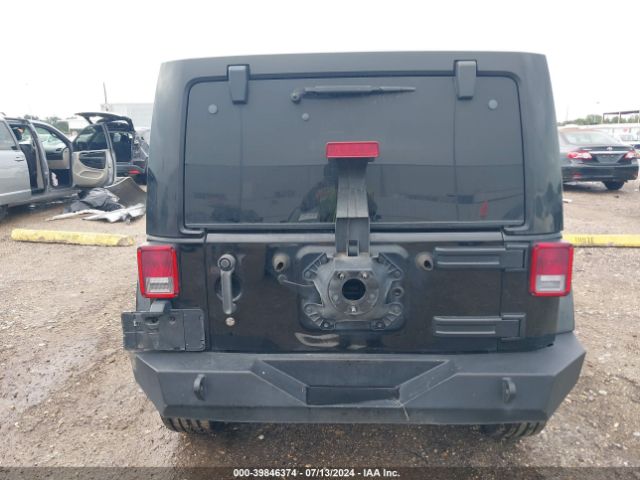 1C4BJWEG8FL527886 Jeep Wrangler Unlimited Sahara