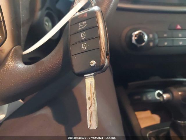 5XYPG4A59GG023017 KIA Sorento 3.3l Lx