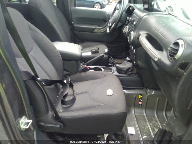 1C4BJWDG7GL237352 Jeep Wrangler Unlimited Sport