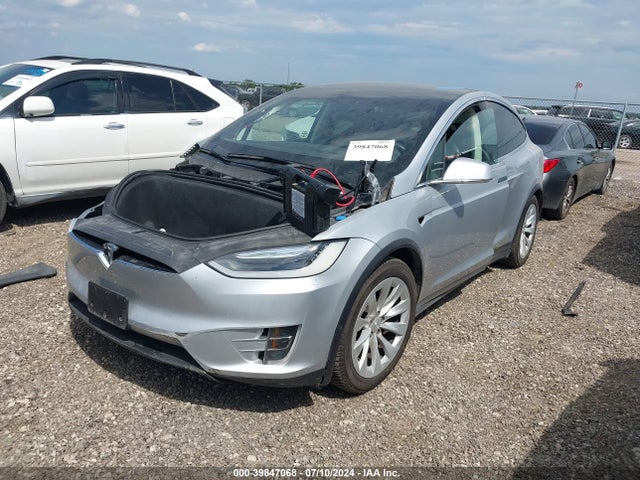 Tesla Model X 60d/70d/75d/90d 2016 5YJXCAE22GF002558 Image 2
