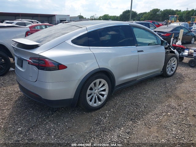 Tesla Model X 60d/70d/75d/90d 2016 5YJXCAE22GF002558 Image 4