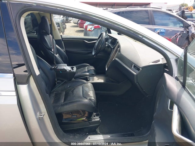 Tesla Model X 60d/70d/75d/90d 2016 5YJXCAE22GF002558 Image 5
