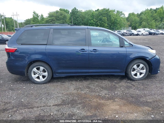 Toyota Sienna Le 8 Passenger 2018 5TDKZ3DC8JS903516 Image 13