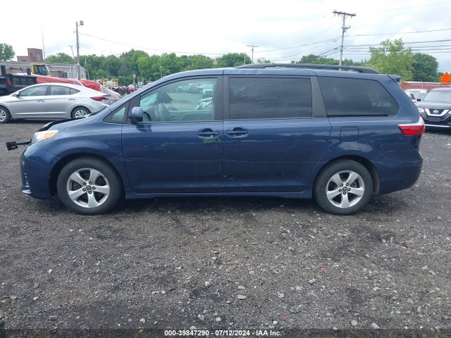 Toyota Sienna Le 8 Passenger 2018 5TDKZ3DC8JS903516 Image 14