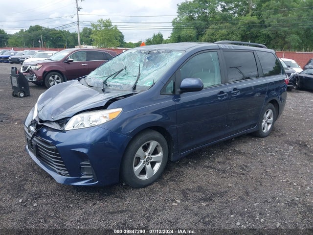 Toyota Sienna Le 8 Passenger 2018 5TDKZ3DC8JS903516 Image 2