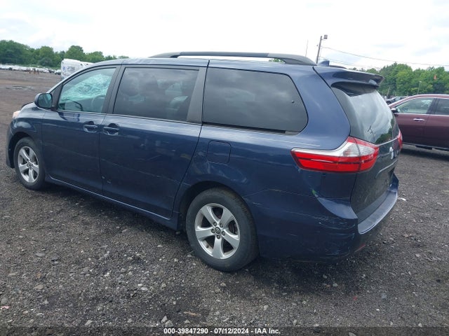 Toyota Sienna Le 8 Passenger 2018 5TDKZ3DC8JS903516 Image 3