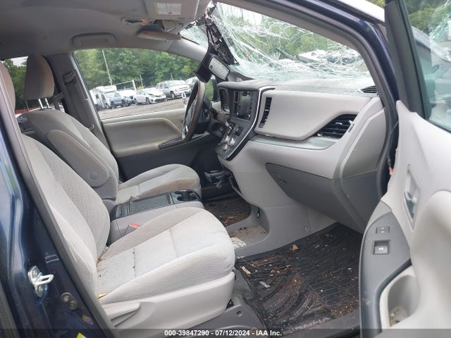Toyota Sienna Le 8 Passenger 2018 5TDKZ3DC8JS903516 Image 5