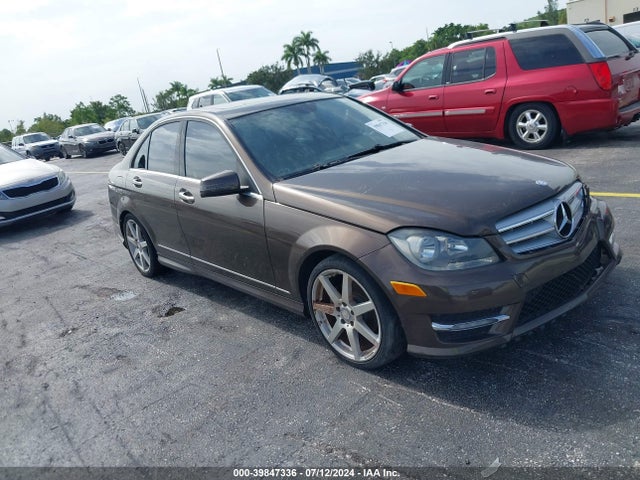 2013 Mercedes-benz C 250 Luxury/sport მანქანა იყიდება აუქციონზე, vin: WDDGF4HB5DF971532, აუქციონის ნომერი: 39847336