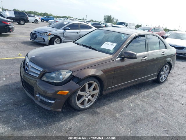 2013 Mercedes-benz C 250 Luxury/sport მანქანა იყიდება აუქციონზე, vin: WDDGF4HB5DF971532, აუქციონის ნომერი: 39847336