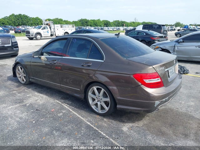 2013 Mercedes-benz C 250 Luxury/sport მანქანა იყიდება აუქციონზე, vin: WDDGF4HB5DF971532, აუქციონის ნომერი: 39847336