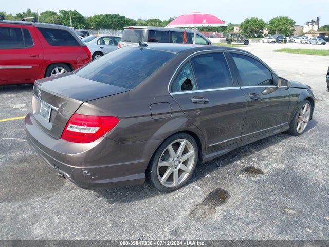 2013 Mercedes-benz C 250 Luxury/sport მანქანა იყიდება აუქციონზე, vin: WDDGF4HB5DF971532, აუქციონის ნომერი: 39847336
