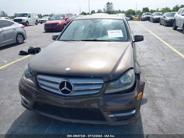 2013 Mercedes-benz C 250 Luxury/sport მანქანა იყიდება აუქციონზე, vin: WDDGF4HB5DF971532, აუქციონის ნომერი: 39847336