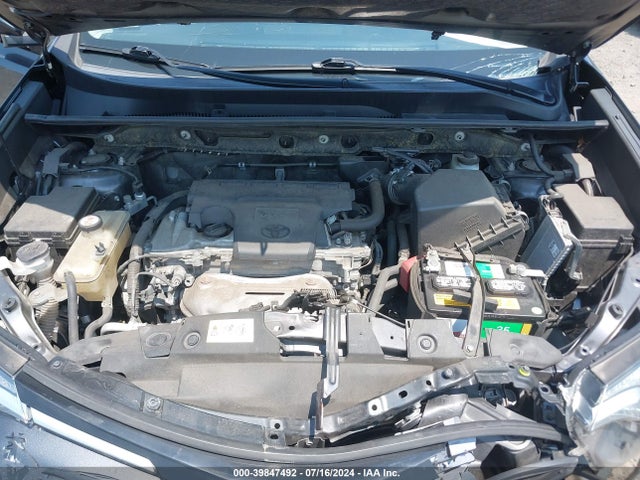 Toyota RAV4 LE 2018 JTMBFREV7JJ734419 Image 10