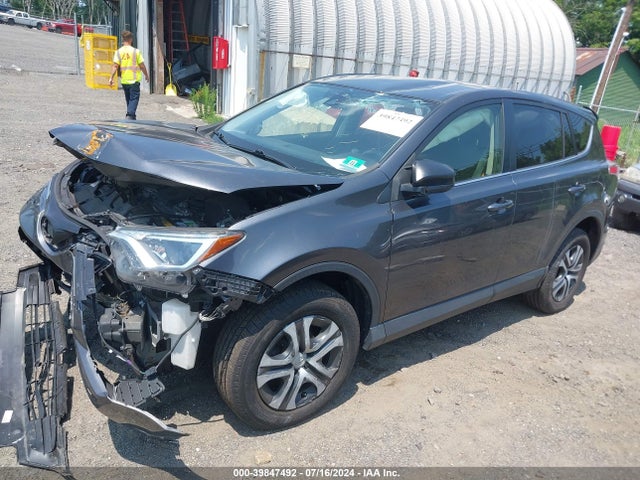 Toyota RAV4 LE 2018 JTMBFREV7JJ734419 Image 2