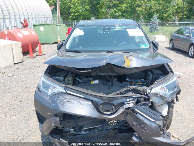 Toyota RAV4 LE 2018 JTMBFREV7JJ734419 Image 6