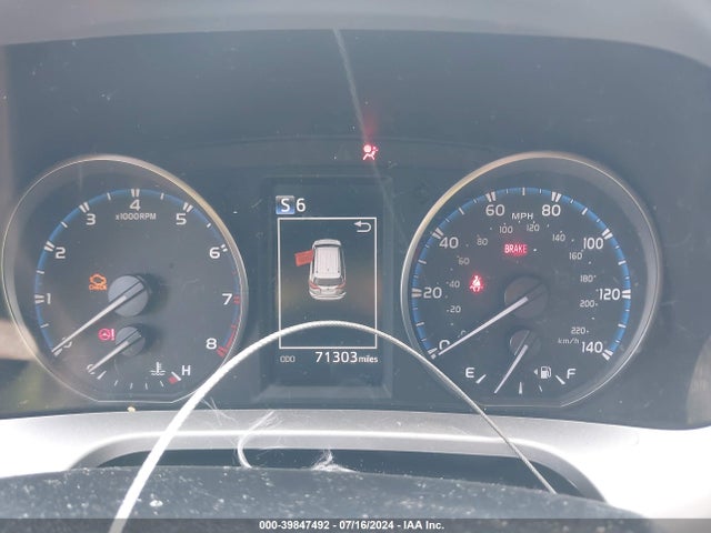 Toyota RAV4 LE 2018 JTMBFREV7JJ734419 Image 7