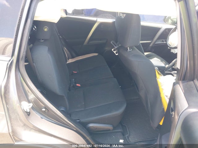 Toyota RAV4 LE 2018 JTMBFREV7JJ734419 Image 8