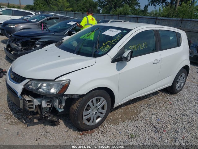 Chevrolet Sonic Lt Auto 2017 1G1JG6SHXH4154038 Image 2