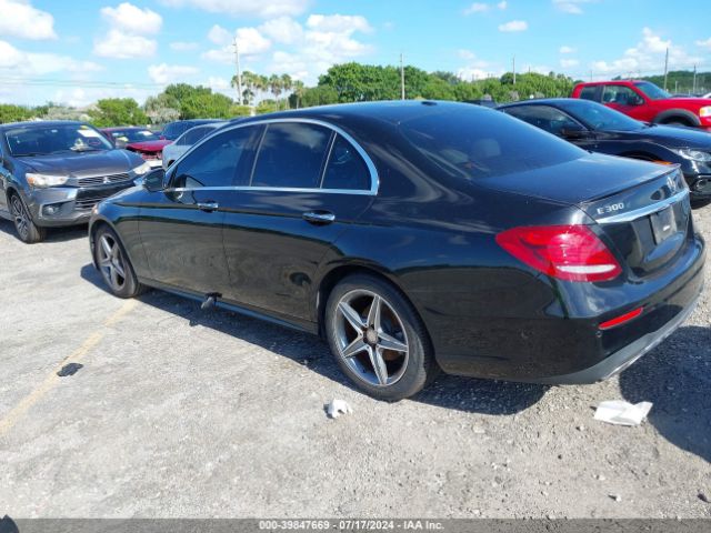 WDDZF4JB4HA048089 Mercedes-Benz E 300