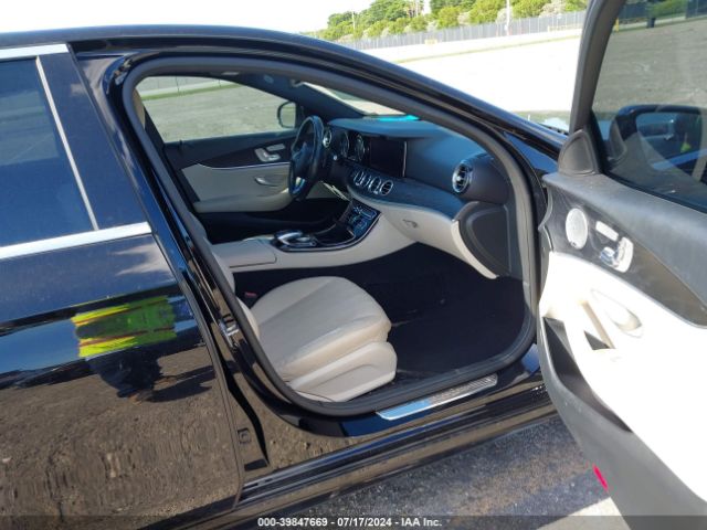 WDDZF4JB4HA048089 Mercedes-Benz E 300