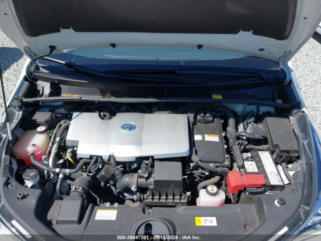 JTDKARFU7H3531811 Toyota Prius Three Touring