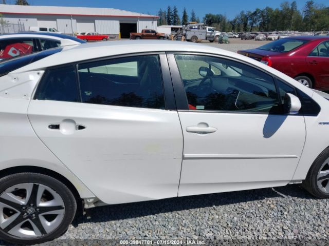JTDKARFU7H3531811 Toyota Prius Three Touring