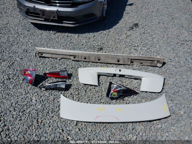 JTDKARFU7H3531811 Toyota Prius Three Touring