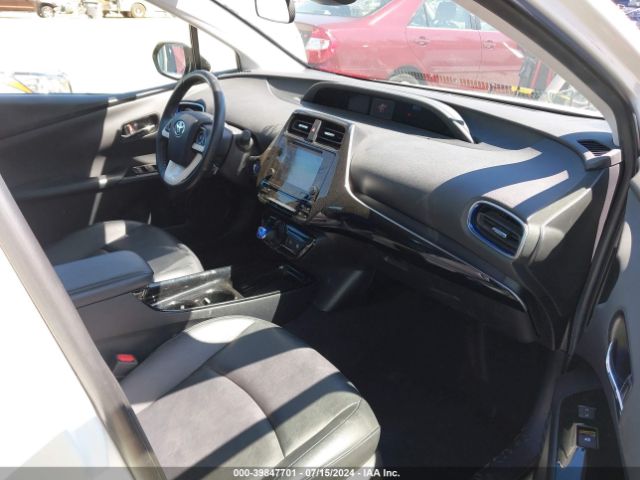 JTDKARFU7H3531811 Toyota Prius Three Touring
