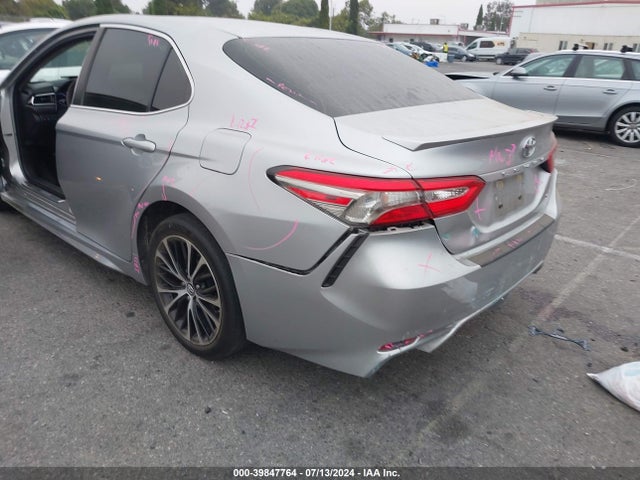 Toyota CAMRY SE 2018 4T1B11HK7JU121972 Image 17