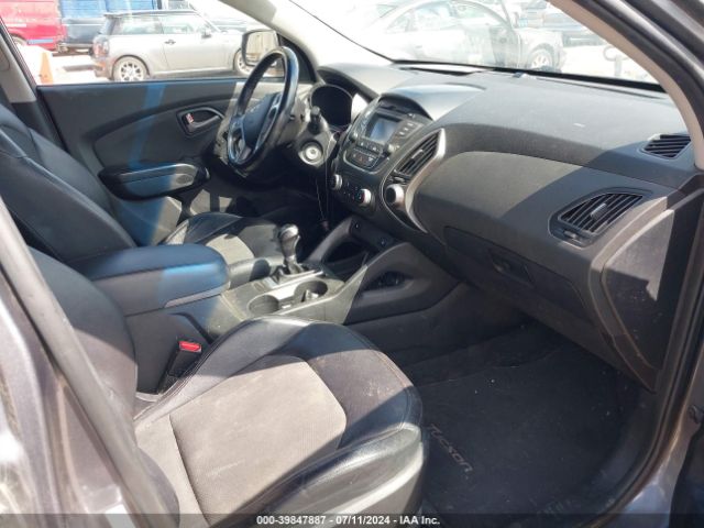 KM8JUCAG3FU021069 Hyundai TUCSON SE