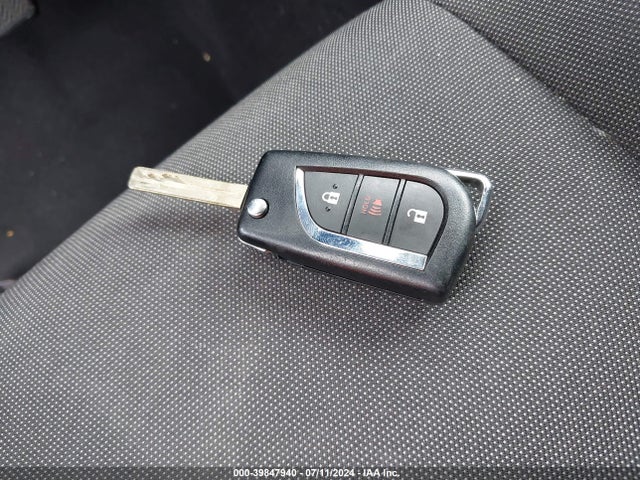 Toyota C-HR LE 2020 NMTKHMBX4LR104705 Image 11