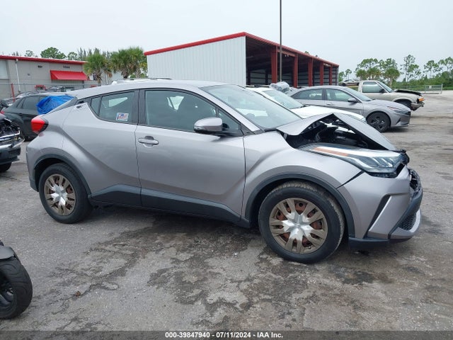 Toyota C-HR LE 2020 NMTKHMBX4LR104705 Image 13