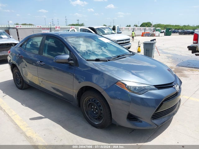 Toyota COROLLA LE 2018 5YFBURHE9JP821493 головне зображення