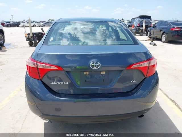 Toyota COROLLA LE 2018 5YFBURHE9JP821493 Image 17
