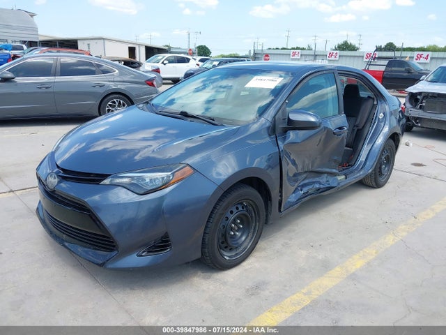 Toyota COROLLA LE 2018 5YFBURHE9JP821493 Image 2