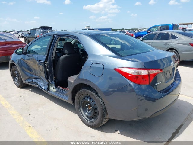 Toyota COROLLA LE 2018 5YFBURHE9JP821493 Image 3