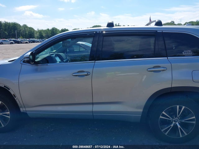 Toyota Highlander Le Plus 2017 5TDBZRFHXHS428215 Image 14