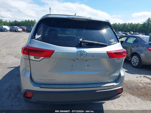 Toyota Highlander Le Plus 2017 5TDBZRFHXHS428215 Image 16